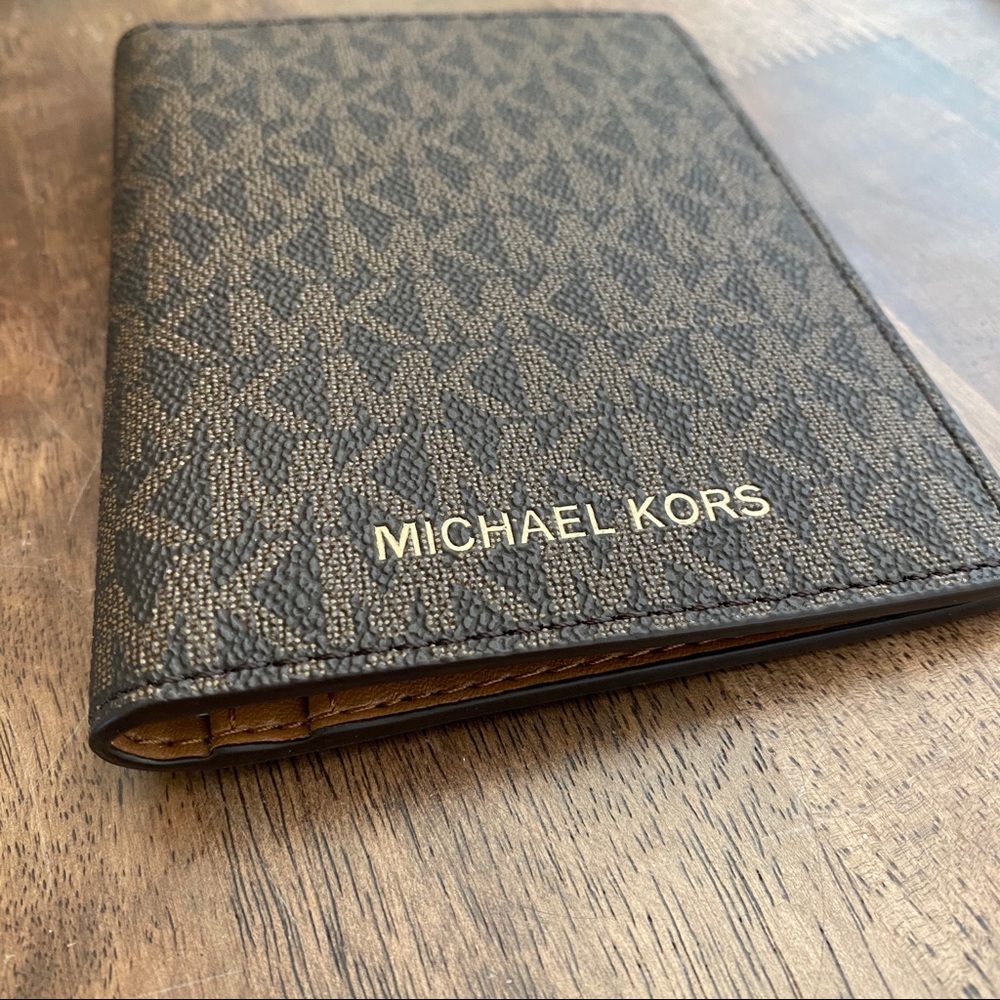 *NWOT* Michael Kors Travel Passport Wallet